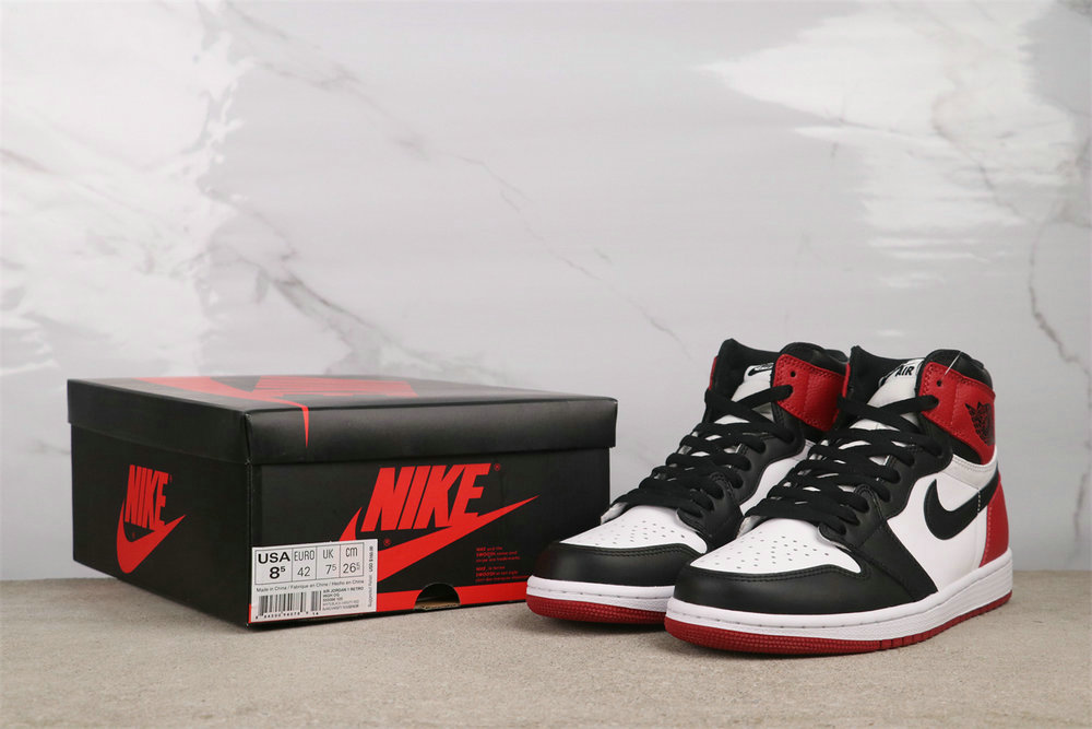 ????USD$57 Air Jordan 1 OG High “Black Toe”  Style：555088-125