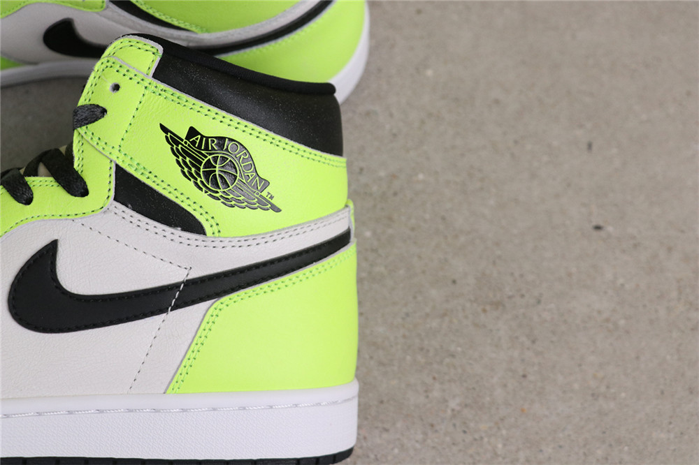 USD$79 Air Jordan 1 High OG Volt 555088-702 荧光绿 Size 40-47.5