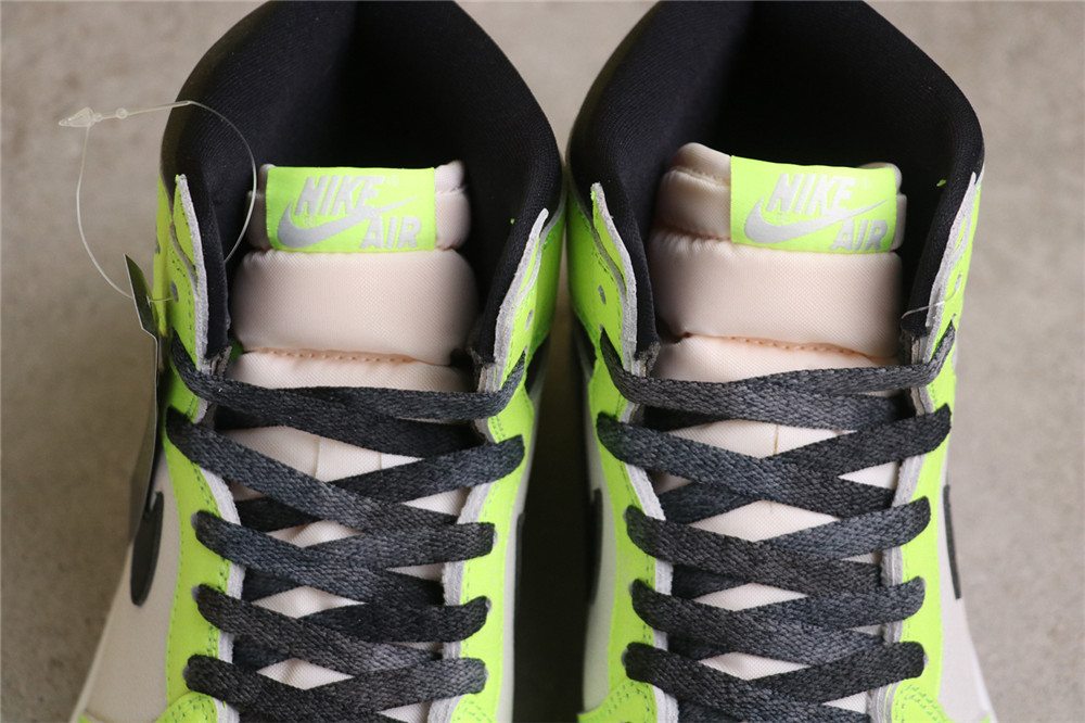 USD$79 Air Jordan 1 High OG Volt 555088-702 荧光绿 Size 40-47.5