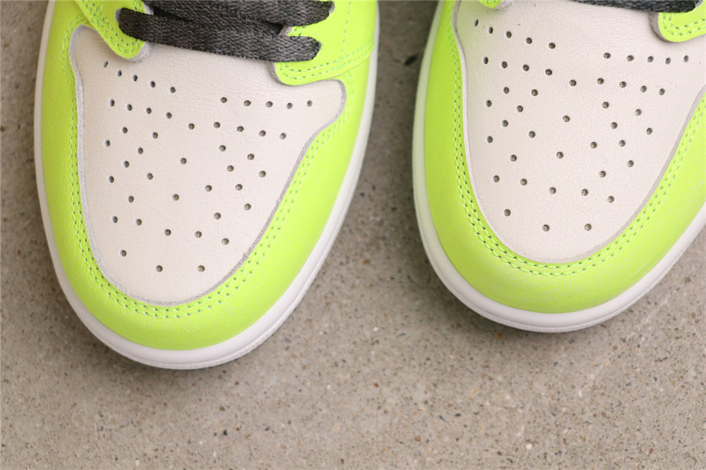 USD$79 Air Jordan 1 High OG Volt 555088-702 荧光绿 Size 40-47.5
