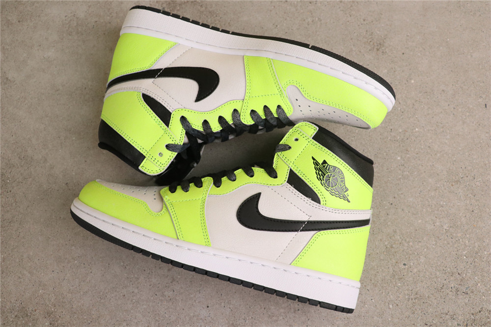 USD$79 Air Jordan 1 High OG Volt 555088-702 荧光绿 Size 40-47.5