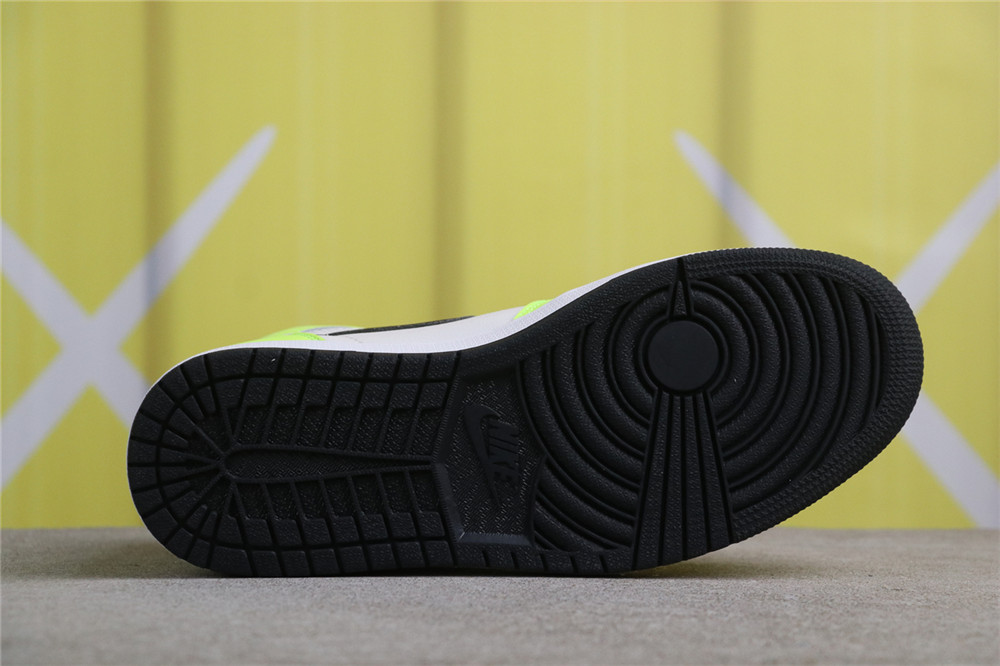USD$79 Air Jordan 1 High OG Volt 555088-702 荧光绿 Size 40-47.5