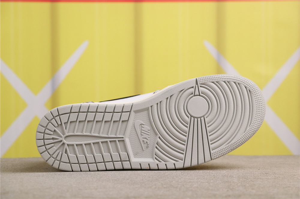 USD$79 Air Jordan 1 High OG White Cement DZ5485-052 白水泥 Size 40-47.5