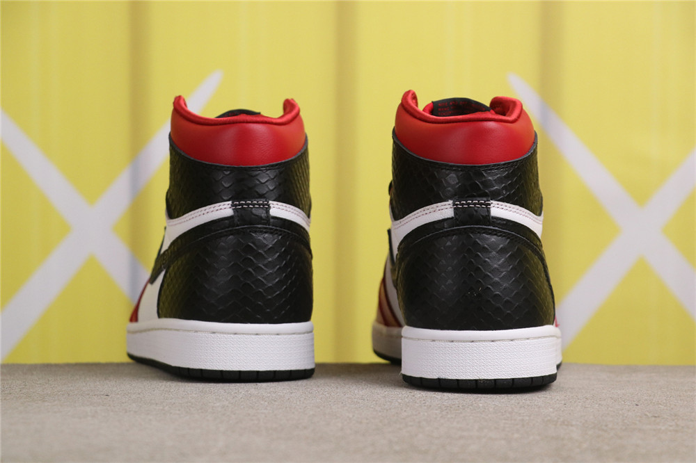 USD$79 Air Jordan 1 Satin Snake CD0461-601 缎蛇 Size 40-47.5