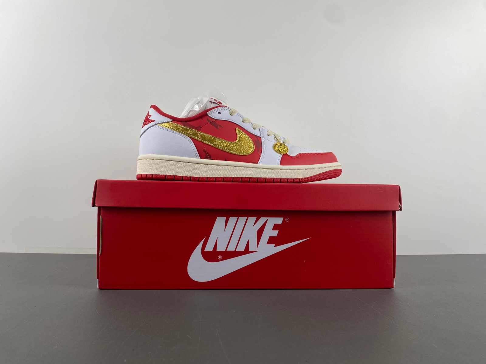 38USD R版Air Jordan 1 Low 白金红色 低帮 货号CZ0790-161 EU SIZE 36-46 US W5.5-M12 38USD R版Air Jordan 1 Low 白金红色 低帮 货号CZ0790-161 EU SIZE 36-46 US W5.5-M12