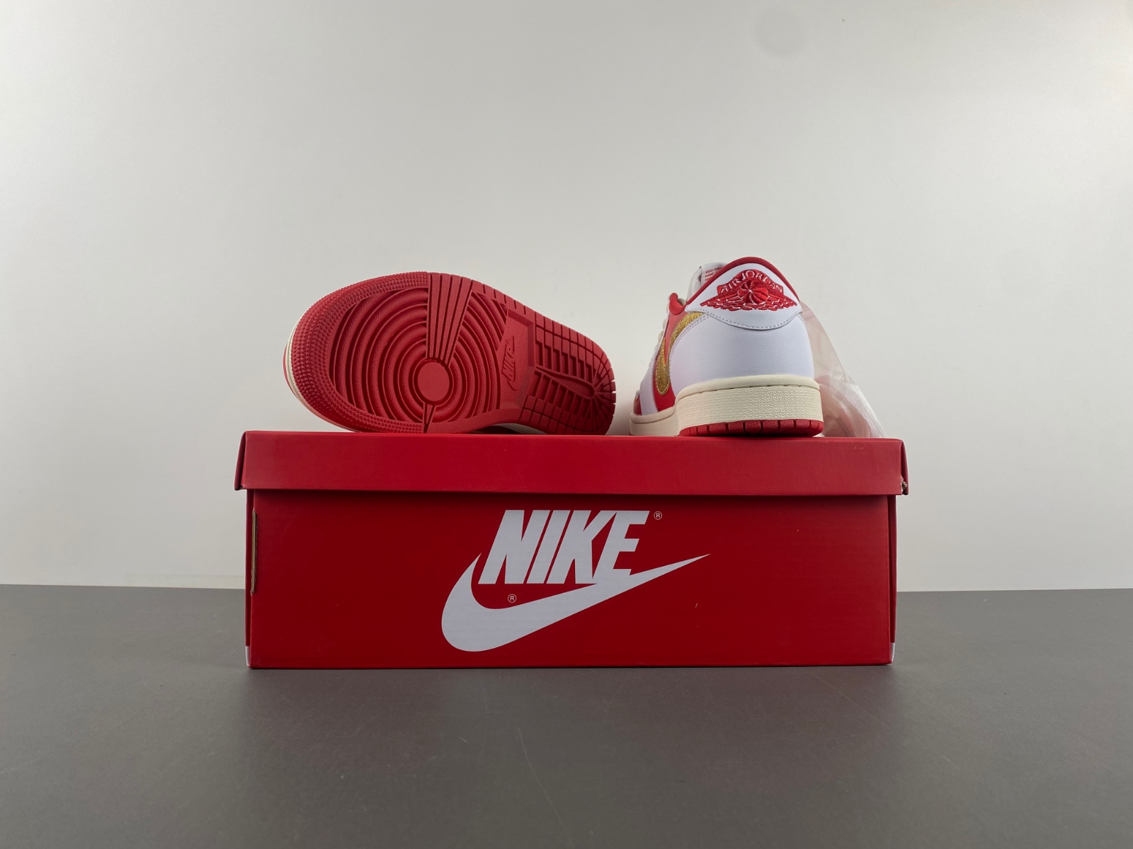 38USD R版Air Jordan 1 Low 白金红色 低帮 货号CZ0790-161 EU SIZE 36-46 US W5.5-M12 38USD R版Air Jordan 1 Low 白金红色 低帮 货号CZ0790-161 EU SIZE 36-46 US W5.5-M12