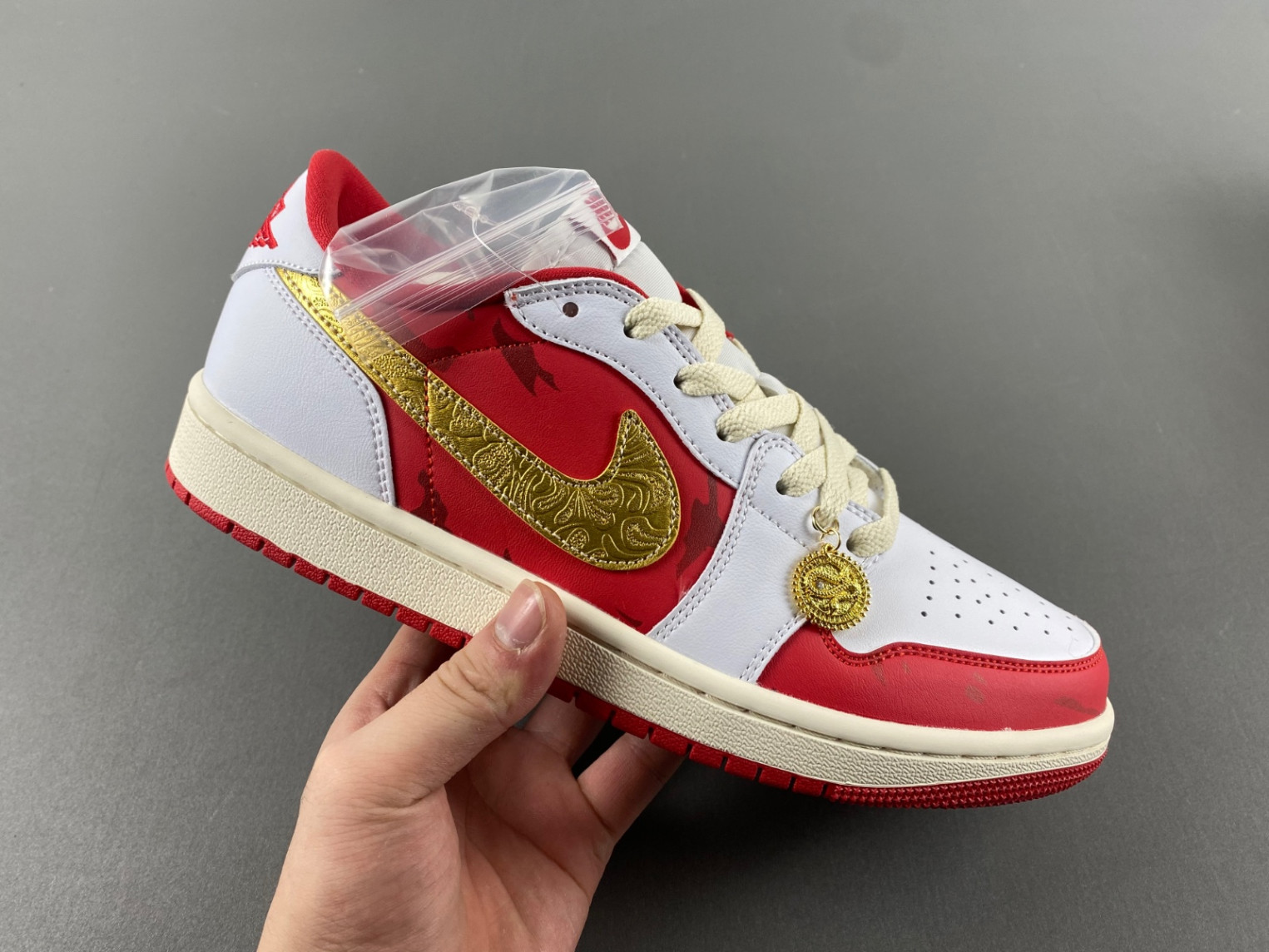 38USD R版Air Jordan 1 Low 白金红色 低帮 货号CZ0790-161 EU SIZE 36-46 US W5.5-M12 38USD R版Air Jordan 1 Low 白金红色 低帮 货号CZ0790-161 EU SIZE 36-46 US W5.5-M12