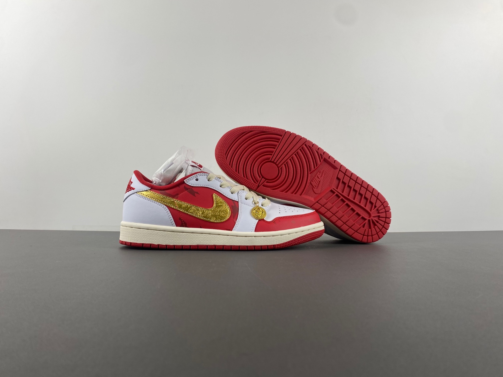 38USD R版Air Jordan 1 Low 白金红色 低帮 货号CZ0790-161 EU SIZE 36-46 US W5.5-M12 38USD R版Air Jordan 1 Low 白金红色 低帮 货号CZ0790-161 EU SIZE 36-46 US W5.5-M12