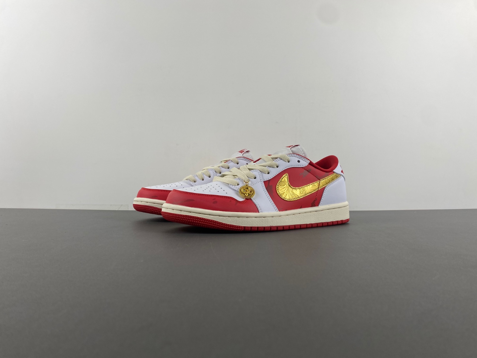 38USD R版Air Jordan 1 Low 白金红色 低帮 货号CZ0790-161 EU SIZE 36-46 US W5.5-M12 38USD R版Air Jordan 1 Low 白金红色 低帮 货号CZ0790-161 EU SIZE 36-46 US W5.5-M12