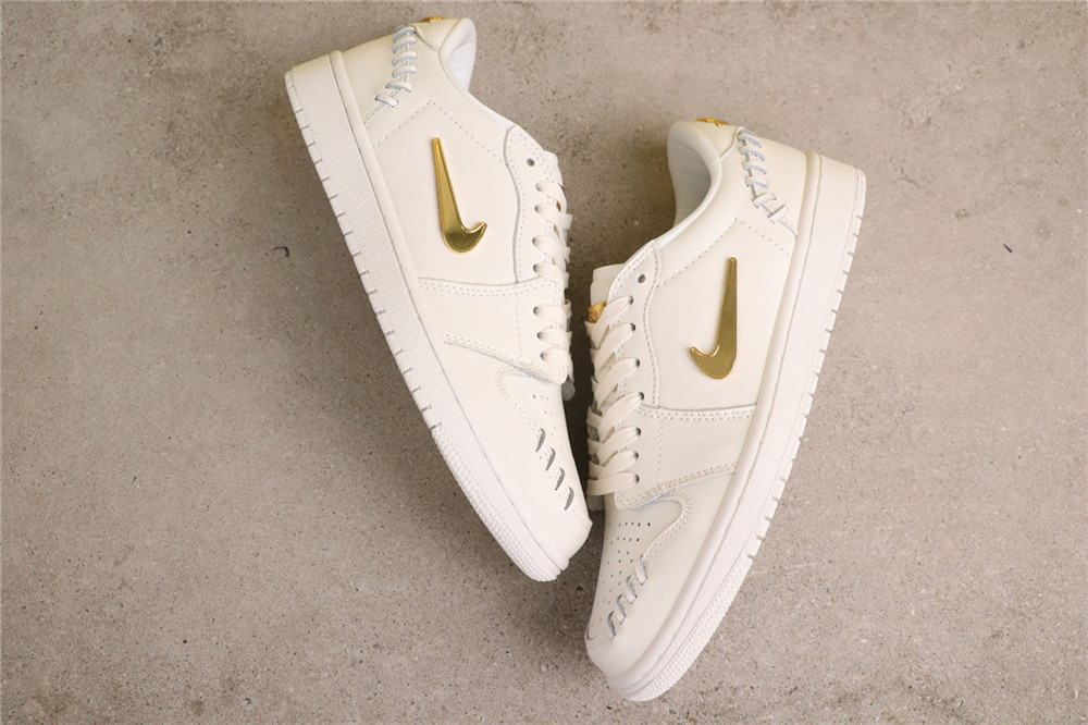 US$31 Air Jordan 1 Low Methor of Make FN5032-100 纯白小金钩 Size 36-47.5