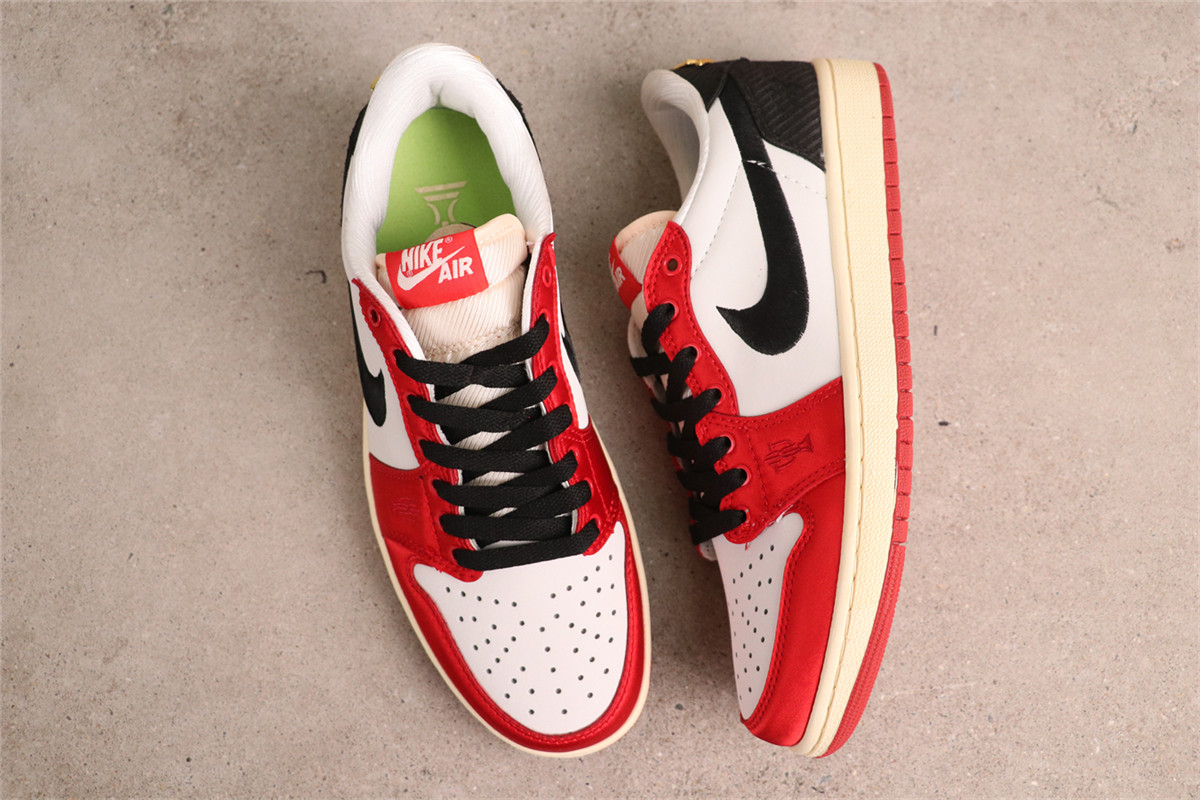 US$31 Trophy Room x Air Jordan 1 Low OG FN0432-100 丝绸芝加哥 Size 36-46 则 US$31 Trophy Room x Air Jordan 1 Low OG FN0432-100 丝绸芝加哥 Size 36-46 则