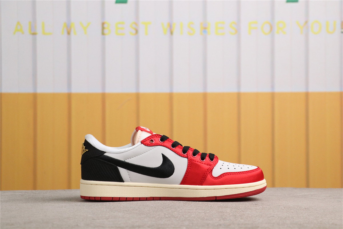 US$31 Trophy Room x Air Jordan 1 Low OG FN0432-100 丝绸芝加哥 Size 36-46 则 US$31 Trophy Room x Air Jordan 1 Low OG FN0432-100 丝绸芝加哥 Size 36-46 则