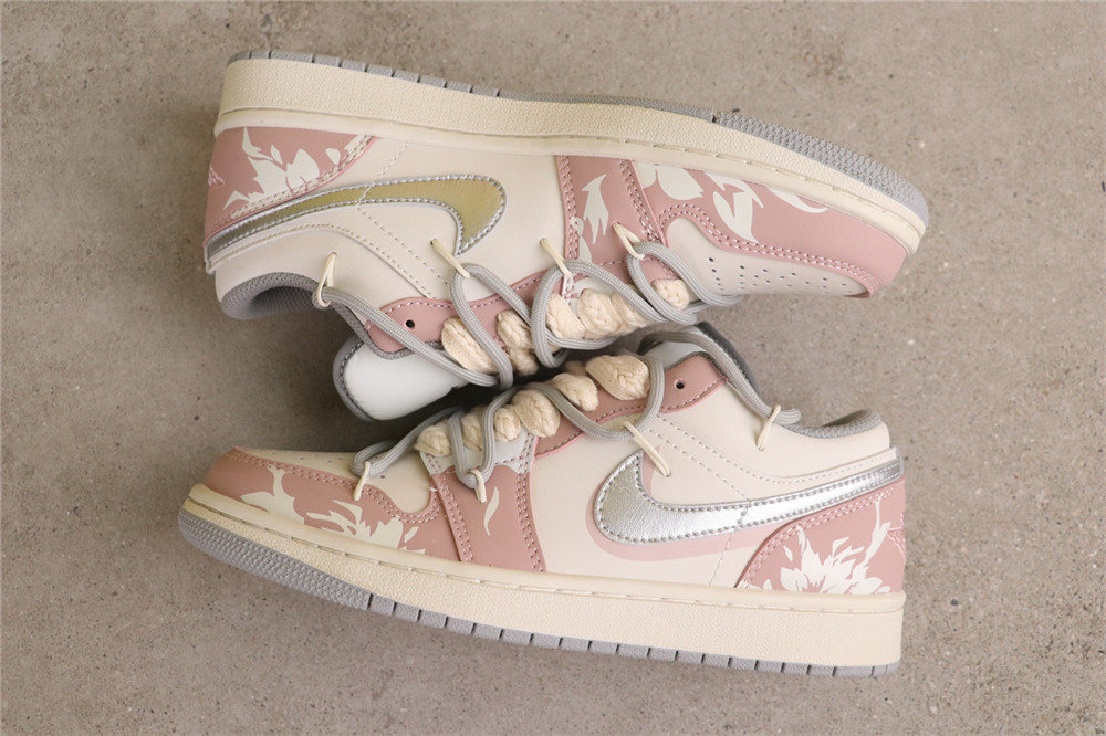 US$40 Air Jordan 1 Low 553558-053 绑带解钩藤蔓甜妹 Size 36-41（ 36 36.5 37.5 38 38.5 39 40 40.5 41）