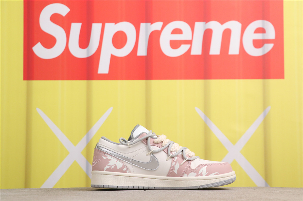 US$40 Air Jordan 1 Low 553558-053 绑带解钩藤蔓甜妹 Size 36-41（ 36 36.5 37.5 38 38.5 39 40 40.5 41）
