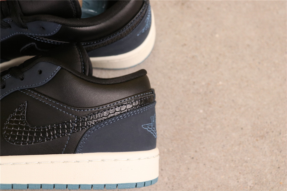 US$40 Air Jordan 1 LowFJ5478-010 黑蓝蛇纹勾 Size 36-46