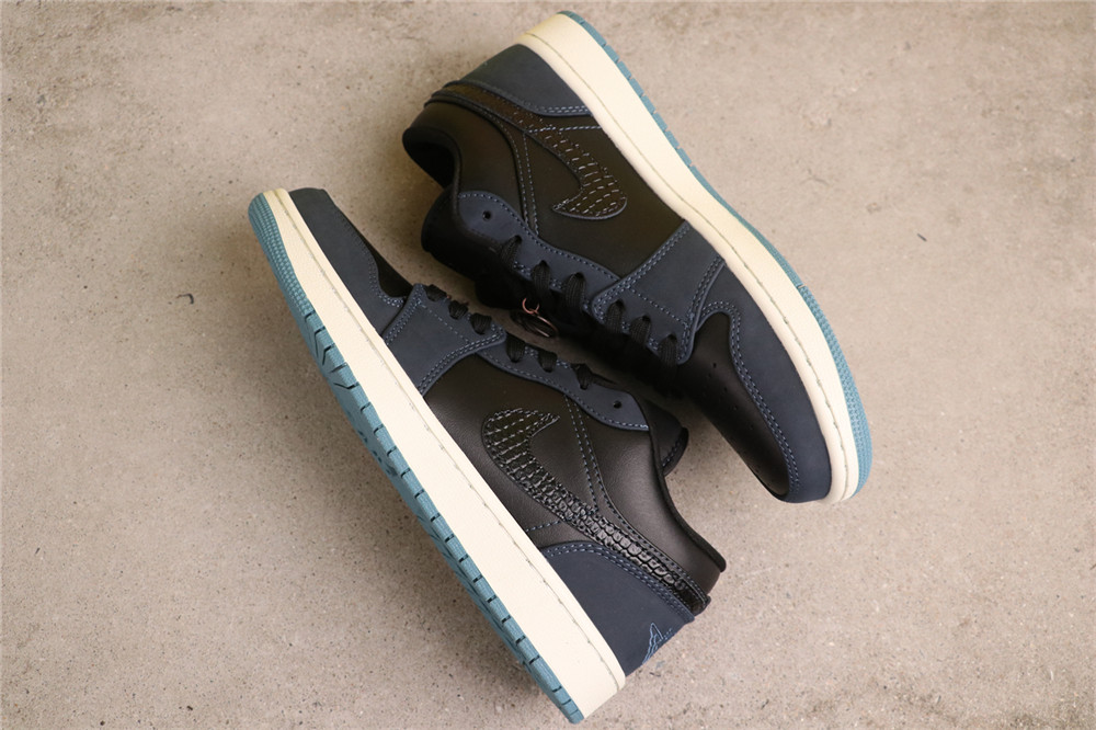 US$40 Air Jordan 1 LowFJ5478-010 黑蓝蛇纹勾 Size 36-46