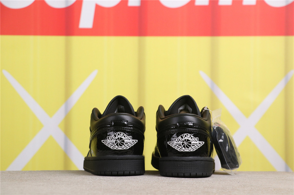 US$44 Air Jordan 1 Low HJ7743-010 蛇纹黑漆皮 Size 36-46( 36 36.5 37.5 38 38.5 39 40 40.5 41 42 42.5 43 4 US$44 Air Jordan 1 Low HJ7743-010 蛇纹黑漆皮 Size 36-46( 36 36.5 37.5 38 38.5 39 40 40.5 41 42 42.5 43 4
