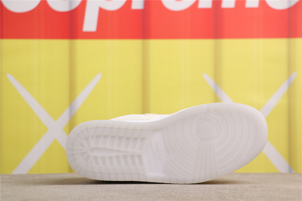 US$44 Air Jordan 1 Low SE FQ9112-100 密莓圣兔 Size 36-40（36 36.5 37.5 38 38.5 39 40 ）