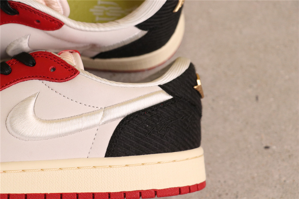 US$53 Trophy Room x Air Jordan 1 Low Home HV6157-100 芝加哥白红 Size 40-47.5 US$53 Trophy Room x Air Jordan 1 Low Home HV6157-100 芝加哥白红 Size 40-47.5