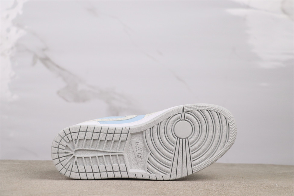 ????USD$35 Air Jordan Low   Style：IB7692-400