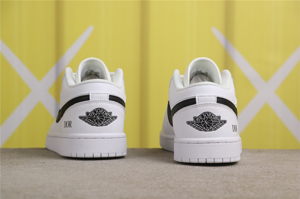 USD$40 Air Jordan 1 Low HF3188-106 白黑古驰 Size 36-45(36 36.5 37.5 38 38.5 39 40 40.5 41 42 42.5 43 44 USD$40 Air Jordan 1 Low HF3188-106 白黑古驰 Size 36-45(36 36.5 37.5 38 38.5 39 40 40.5 41 42 42.5 43 44