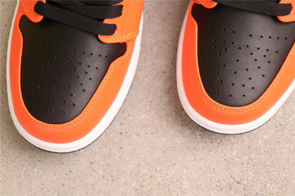USD$48 Air Jordan 1 Low SE Black Orange CK3022-008 黑橙 Size 40-45 USD$48 Air Jordan 1 Low SE Black Orange CK3022-008 黑橙 Size 40-45