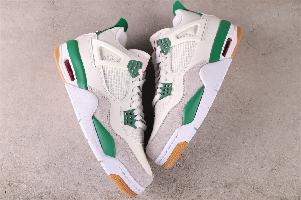 Nike SB x Air Jordan 4 [DR5415-103]