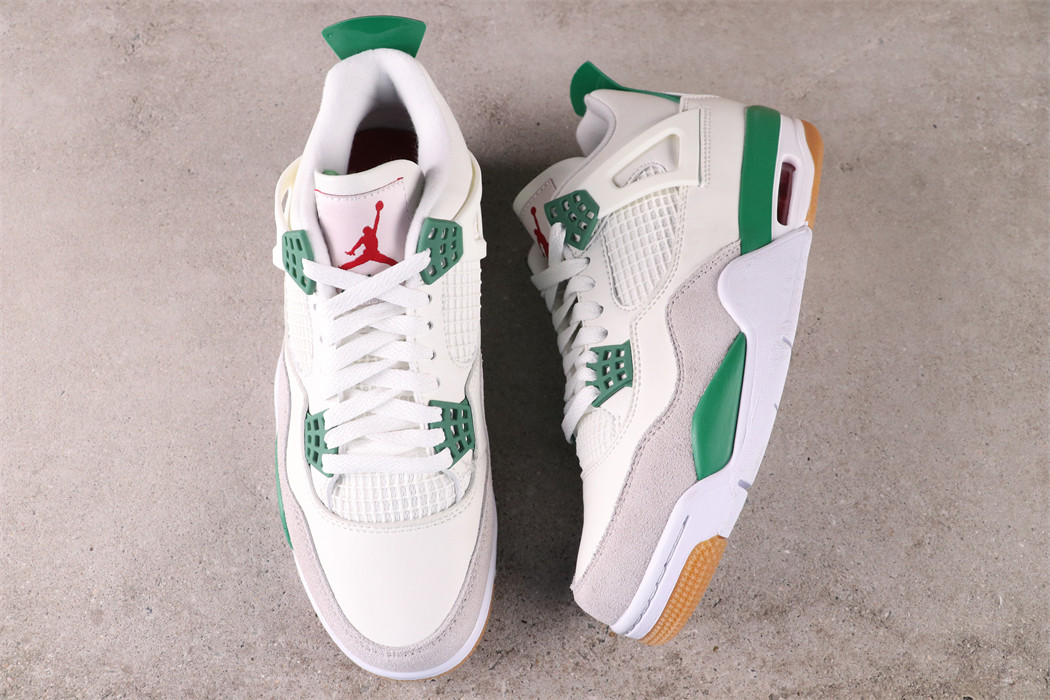 Nike SB x Air Jordan 4 [DR5415-103]
