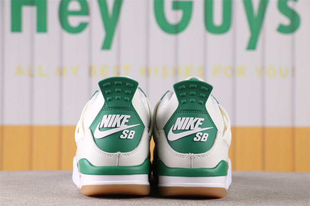 Nike SB x Air Jordan 4 [DR5415-103]