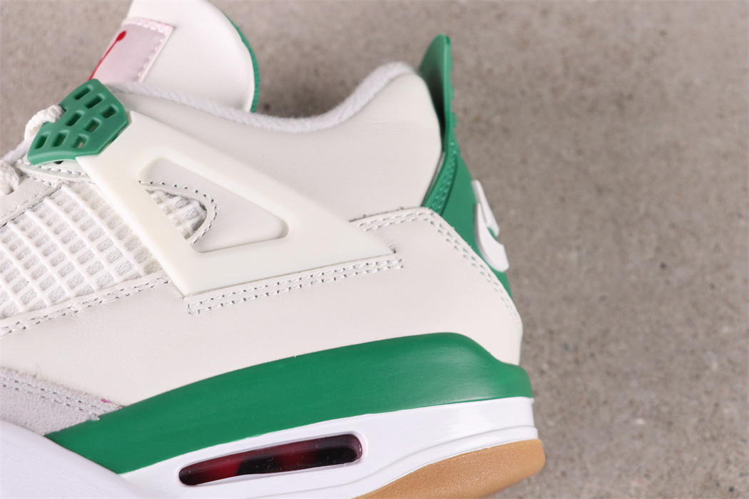 Nike SB x Air Jordan 4 [DR5415-103]