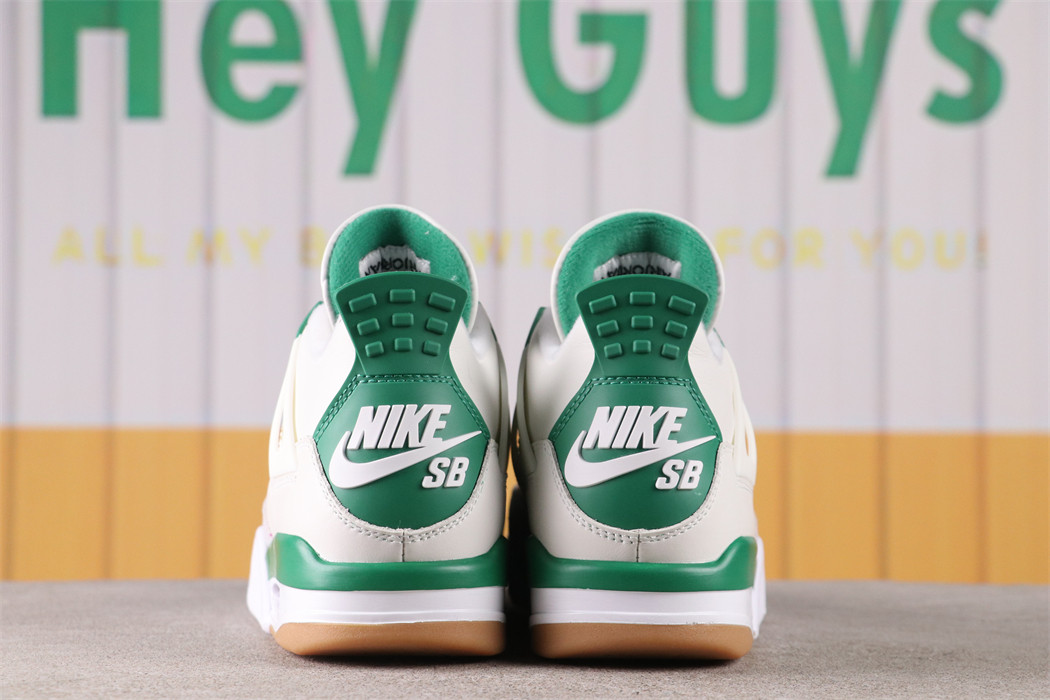 Nike SB x Air Jordan 4 [DR5415-103]
