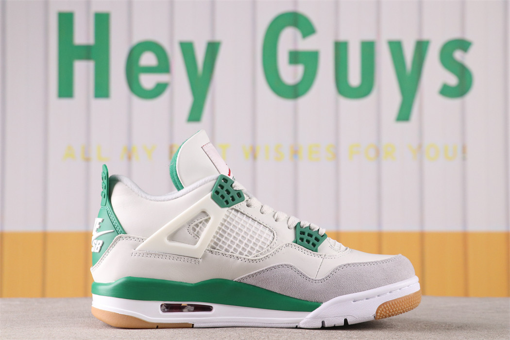 Nike SB x Air Jordan 4 [DR5415-103]