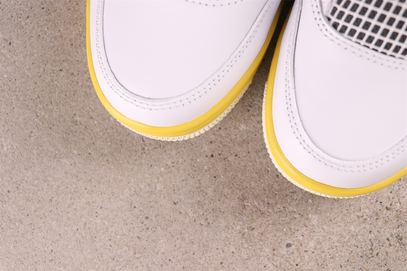 Air Jordan 4 Frozen Moments [AQ9129-001]