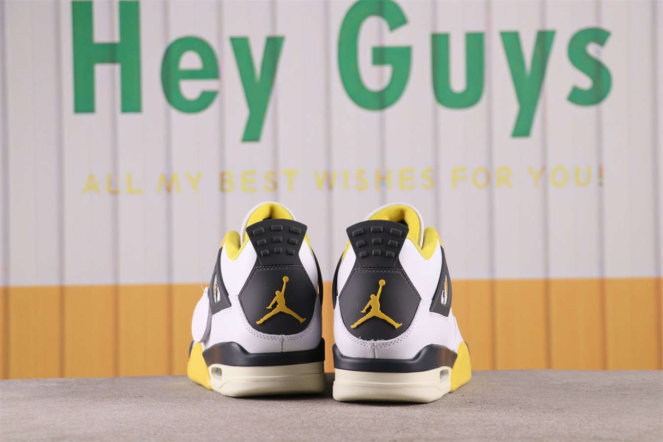 Air Jordan 4 Frozen Moments [AQ9129-001]