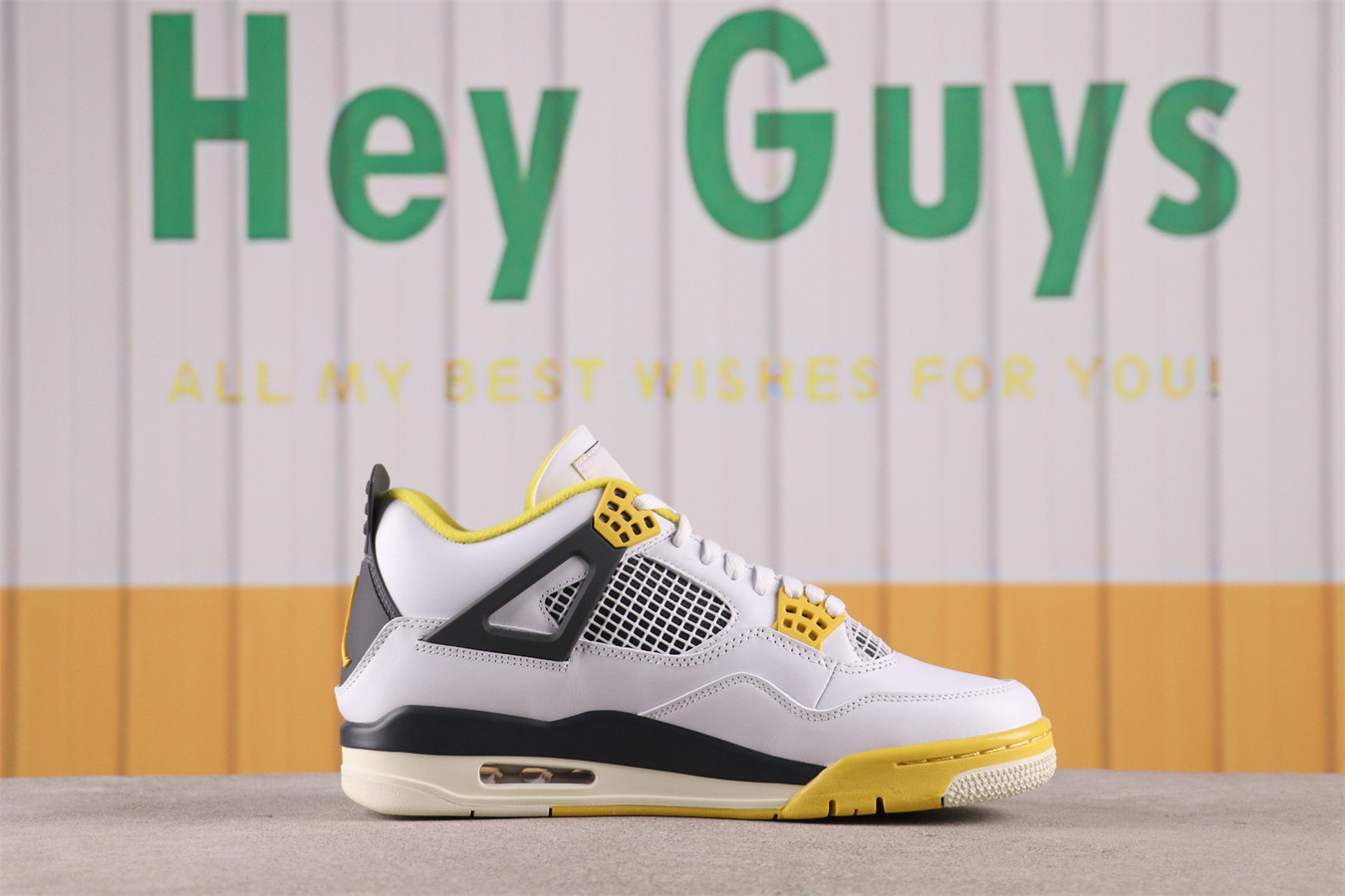 Air Jordan 4 Frozen Moments [AQ9129-001]