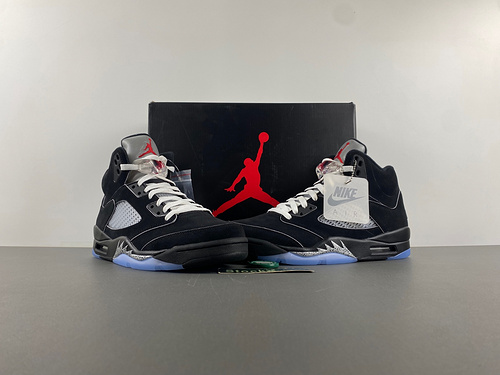 92USD 虎扑版31 Air Jordan 5 Black Metallic Reimagined复刻黑银色 HF3975-001 us size 7.5-13 eu 40.5-47.5 92USD 虎扑版31 Air Jordan 5 Black Metallic Reimagined复刻黑银色 HF3975-001 us size 7.5-13 eu 40.5-47.5