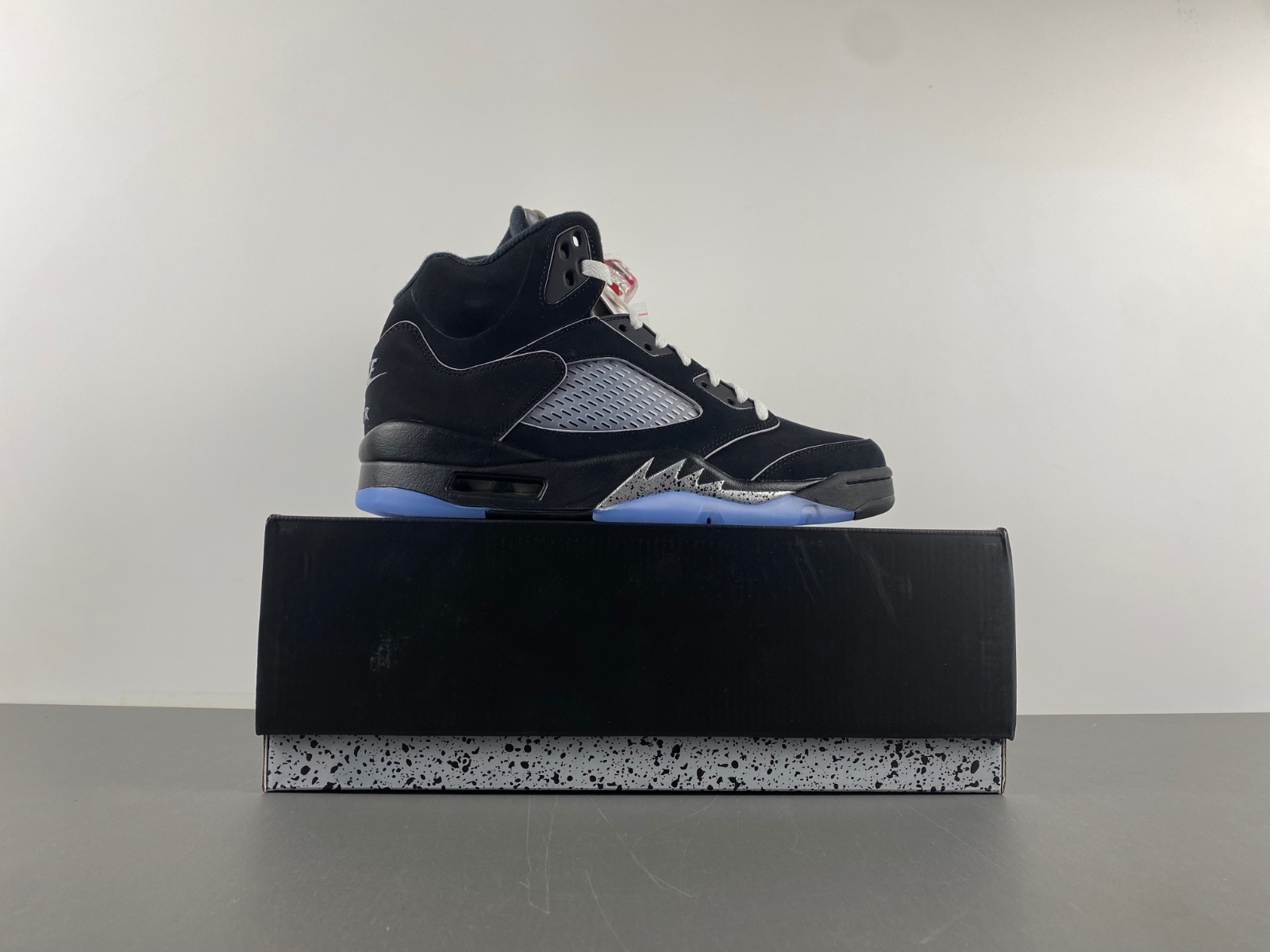 Air Jordan 5 Black Metallic Reimagined HF3975-001
